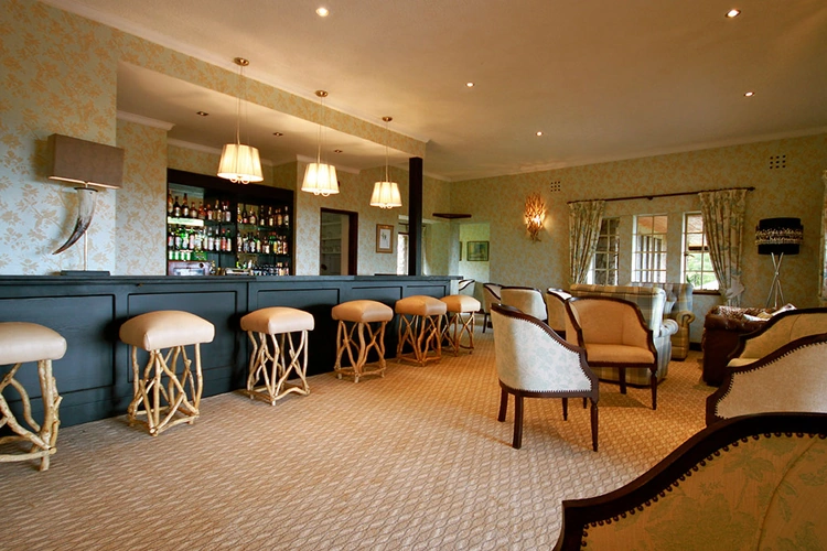 Aberdare Country Club bar.webp